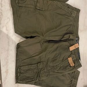 Men’s American Eagle army green joggers size XL. NWT